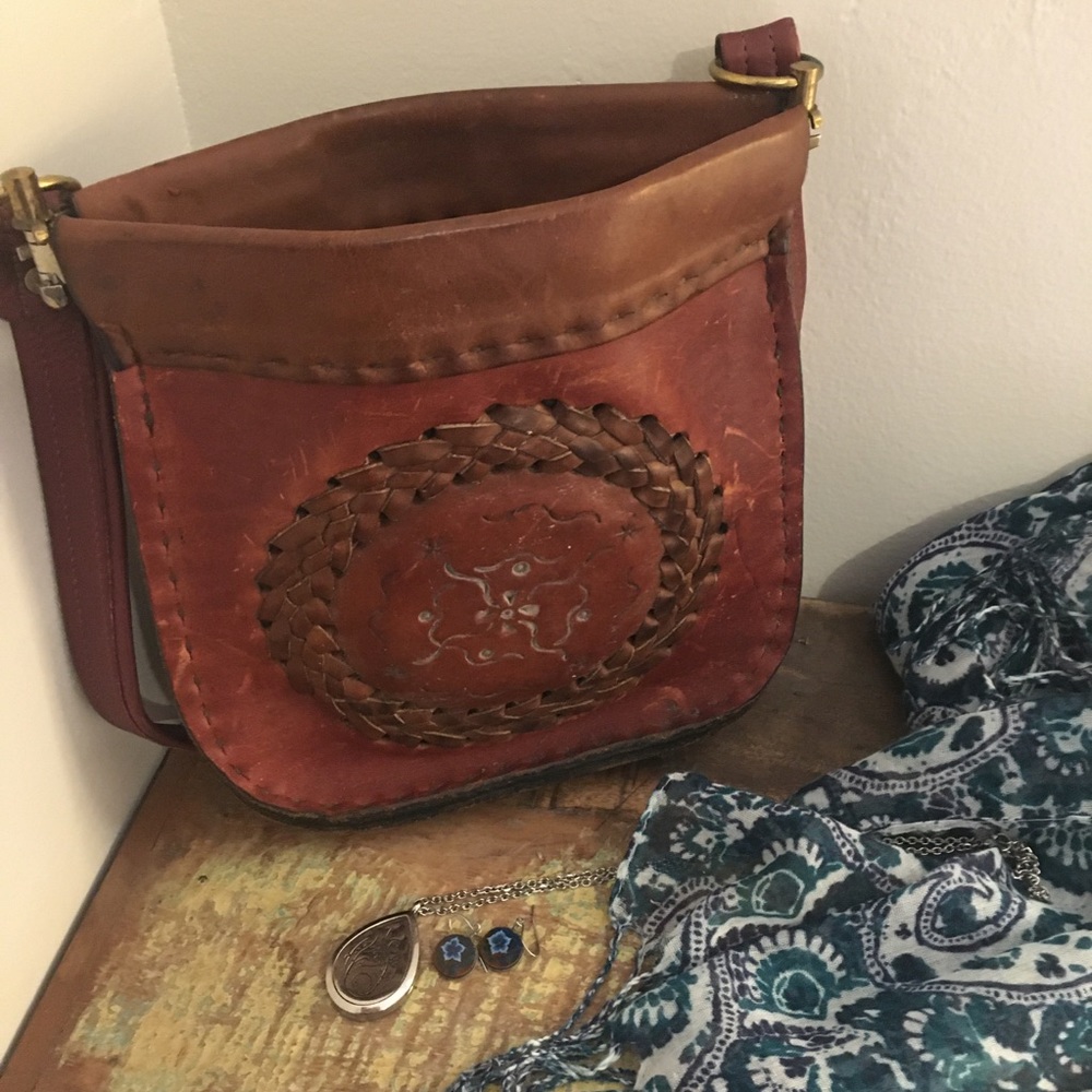 ⬇️$150 VINTAGE Bohemian Leather Hinge Bag